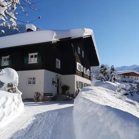 豪斯克林格酒店 *